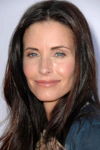 Courteney Cox at the Kinerase Skincare Celebration On The Pier hosted by Courteney Cox to benefit the EV Medical Research Foundation. Santa Monica Pier, Santa Monica, CA. 09-29-07 — Zdjęcie stockowe