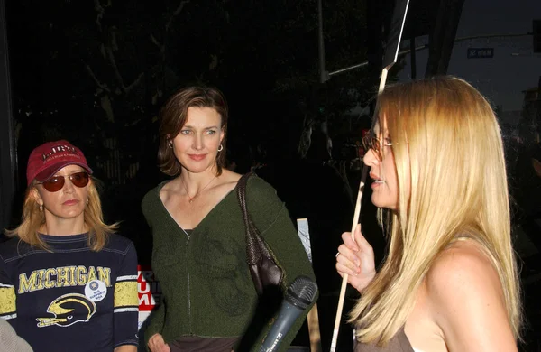 Felicity Huffman with Brenda Strong and Nicollette Sheridan — Stockfoto