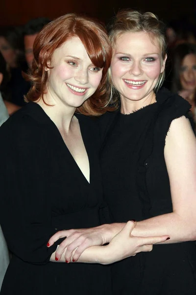 Bryce Dallas Howard and Kirsten Dunst at the 2007 Glamour Reel Moments Party. Directors Guild Of America, Los Angeles, CA. 10-09-07 — Stock Photo, Image