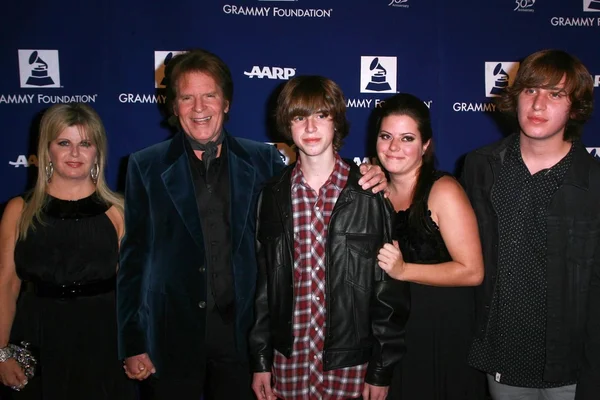 John Fogerty and family — Stock Photo, Image