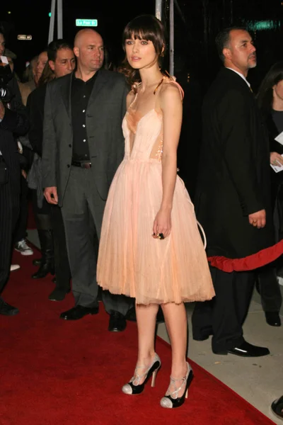 Keira knightley på los angeles Premiär av försoning. akademin av film konst och vetenskap, beverly hills, ca. 12-06-07 — Stockfoto