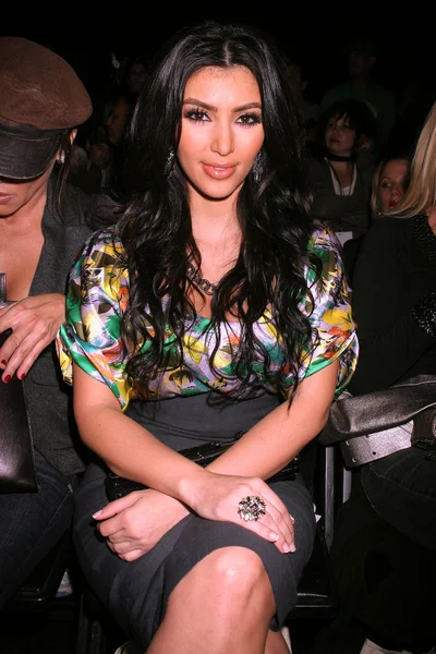 金 Kardashian、2007年メルセデス ・ ベンツ ファッション ・ ウィークの 2 日目で。スマッシュ ボックス スタジオ、カルバー市、Ca. 07/10/15 — ストック写真