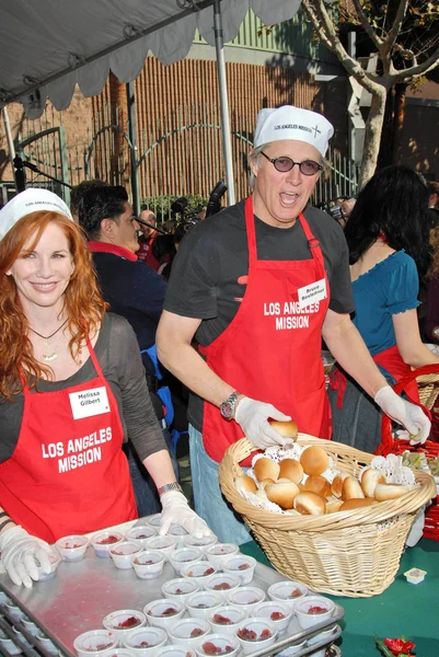 Melissa Gilbert a Bruce Boxleitner v Los Angeles mise Vánoce Silvestr večeře pro bezdomovce. Los Angeles mise, Los Angeles, Ca. 12-24-07 — Stock fotografie