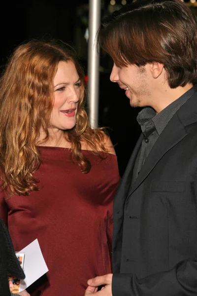 Drew barrymore y justin long — Stockfoto