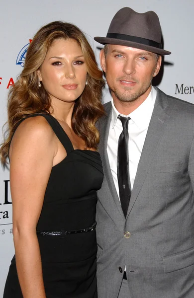 Daisy fuentes und matt goss bei der Padres contra el cancer 7. jährliche Spendengala. das grundstück, west hollywood, ca. 18-10-07 — Stockfoto