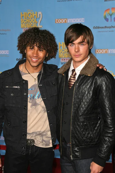 Corbin Bleu e Zac Efron — Fotografia de Stock