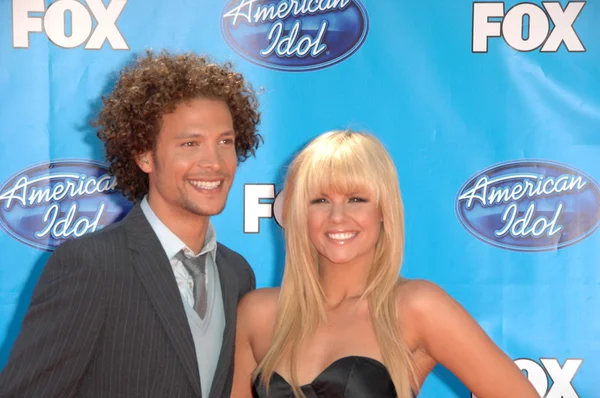 Justin Guarini and Kimberly Caldwell — ストック写真