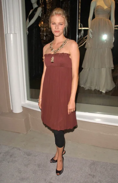 Melissa sagemiller bei der feierlichen eröffnung der neuen boutique von monique lhuillier. monique lhuillier, los angeles, ca. 07.10.10 — Stockfoto