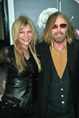 Tom küçük ve karısı dana