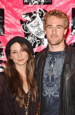 Heather McComb ve James Van Der Beek 5. Geleneksel En İyi Drag Show 'da AIDS İçin Bağış Gecesi' nde. Orpheum Tiyatrosu, Los Angeles, CA. 10-14-07