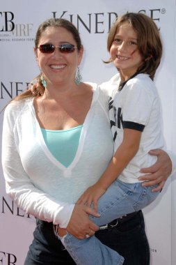 Camryn manheim ve oğlu milo kinerase Cilt Bakımı şenlikte iskelede ev tıbbi araştırma Vakfı yararına courteney cox tarafından ev sahipliği yaptı. Santa monica pier, santa monica, ca. 09 / 29 / 07