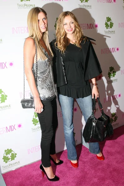 Nicky Hilton och Bijou Phillips — Stockfoto