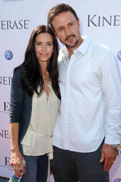 Courteney Cox and David Arquette at the Kinerase Skincare Celebration On The Pier hosted by Courteney Cox to benefit the EV Medical Research Foundation. Santa Monica Pier, Santa Monica, CA. 09-29-07 — Stockfoto