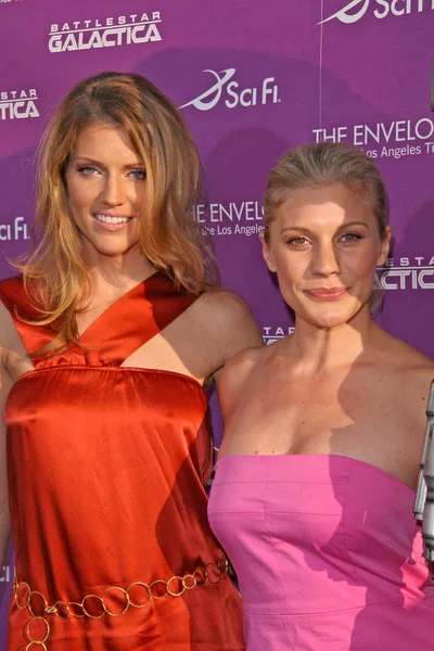 Tricia Helfer y Katee Sackhoff —  Fotos de Stock