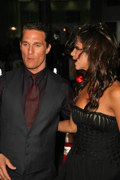 Matthew McConaughey and Camilla Alves — 图库照片