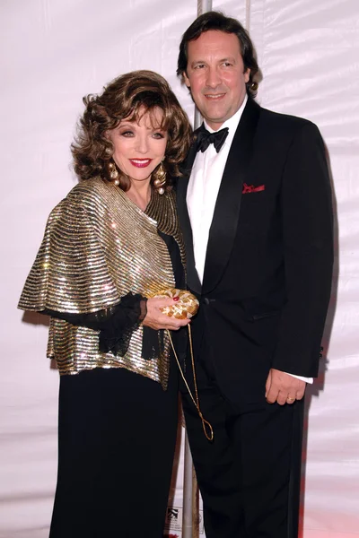 Joan Collins and Percy Gibson at the 2007 World Magic Awards to benefit Feed The Children. Barker Hangar, Santa Monica, CA. 10-13-07 — Stock Photo, Image