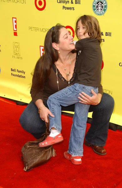 Camryn Manheim and Milo at P.S. Arts 10th Annual "Express Yourself" Benefit. Barker Hanger, Santa Monica, CA. 11-04-07 — Stock Photo, Image