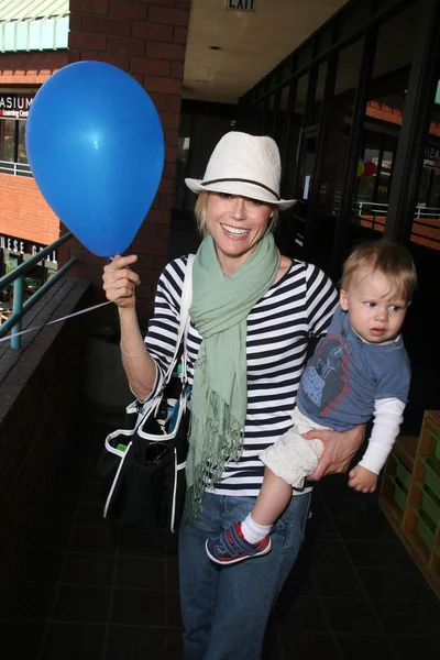 Julie Bowen ve oğlu Oliver — Stok fotoğraf