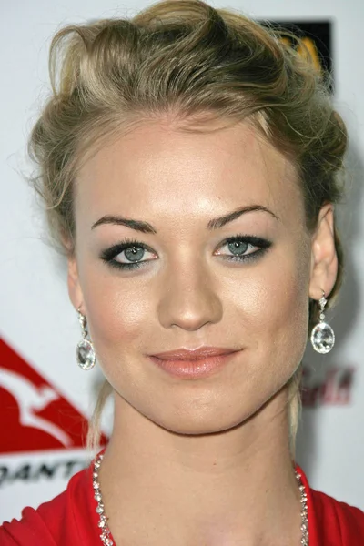 伊冯娜 strahovski — 图库照片