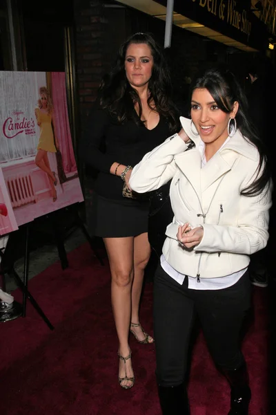 Khloe Kardashian and Kim Kardashian — Stock Photo, Image