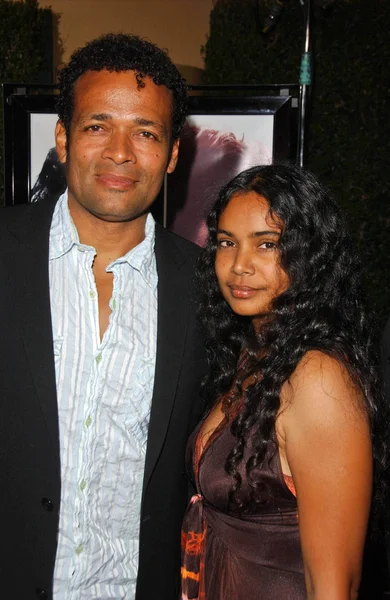 Mario Van Peebles and friend at the Los Angeles Premiere of "Things We Lost In The Fire". Egyptian Theatre, Hollywood, CA. 10-15-07 — Stock Photo, Image