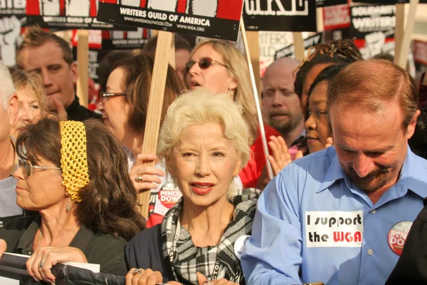 France Nuyen at a Writers Guild of America protest on Hollywood Boulevard. Hollywood, CA. 11-20-07 — Stockfoto
