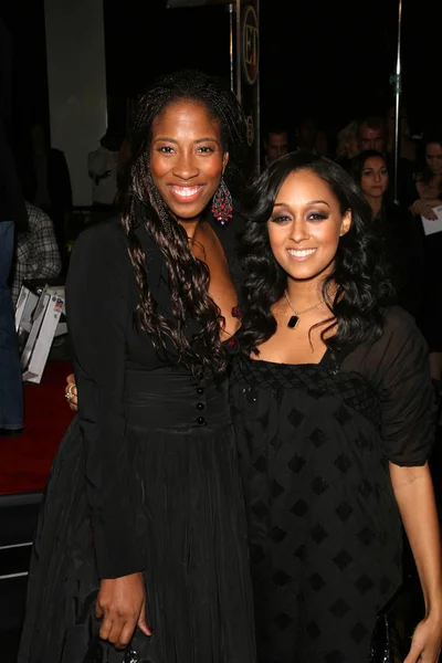 Shondrella avery och tia mowry — Stockfoto