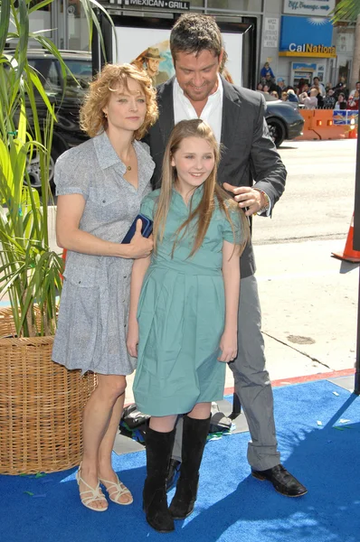 Jodie Foster with Abigail Breslin and Gerard Butler — 图库照片