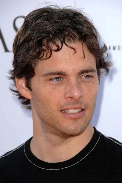 James marsden bei der Kinerase-Hautpflegefeier auf der Seebrücke, die von courteney cox zugunsten der ev medical research foundation ausgerichtet wurde. santa monica pier, santa monica, ca. 29.09.07 — Stockfoto