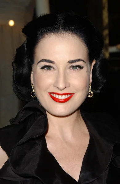 Dita Von Teese at the Grand Opening of Monique Lhuillier's New Boutique. Monique Lhuillier, Los Angeles, CA. 10-10-07 — Stockfoto
