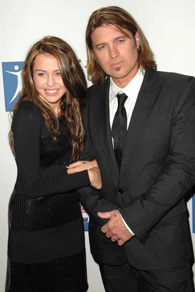 Miley Cyrus and Billy Ray Cyrus at the 2007 Spirit Of Life Awards Dinner hosted by Hilary Duff. Pacific Design Center, West Hollywood, CA. 09-27-07 — 스톡 사진