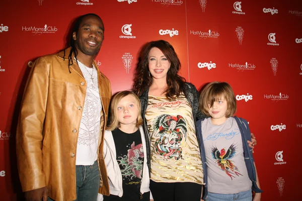 Corey Cofield with Hunter Tylo and family at the Hot Moms Club Still Thankful Still Giving Charity Event. Cinespace, Hollywood, CA. 11-29-07 — Stok fotoğraf