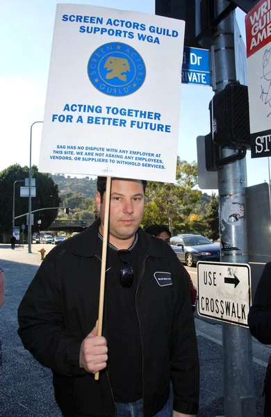 Greg Grunberg alla Writers Guild of America Picket Line di fronte agli Universal Studios. Universal City, CA. 12-11-07 — Foto Stock