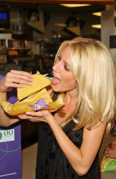 Heidi montag bei taco bell 's "realith check" präsentation to help global hunger, taco bell, los angeles, ca 10-16-07 — Stockfoto