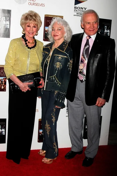 Karen Sharp Kramer con Lois Aldrin y Buzz Aldrin — Foto de Stock