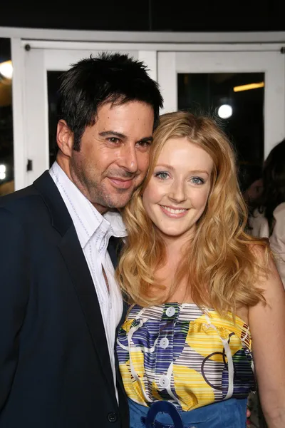 Jonathan Silverman and Jennifer Finnigan — Stock Photo, Image