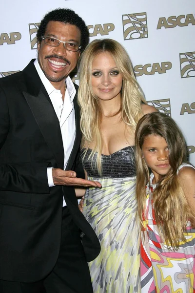 Lionel Richie with his daughters Nicole Richie and Sophia Richie — Stock Photo, Image
