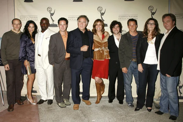 De cast van "numb3rs" — Stockfoto