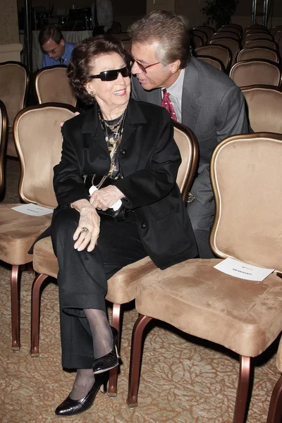 Nancy barbato bei der Enthüllungszeremonie der neuen Postmarke der Vereinigten Staaten zu Ehren Frank Sinatras. beverly hilton hotel, beverly hügel, ca. 07.12.12 — Stockfoto