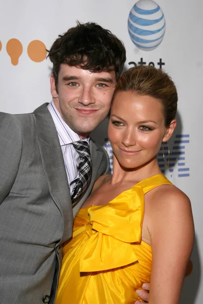 Michael Urie and Becki Newton — Stock Photo, Image