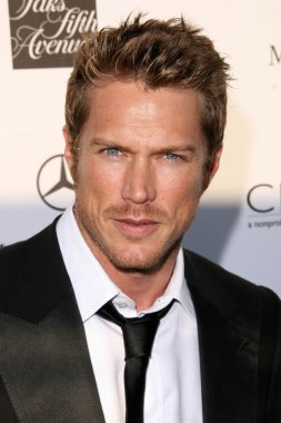 Jason Lewis