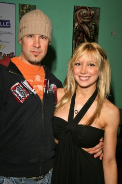 Noah Blake ve Courtney Peldon