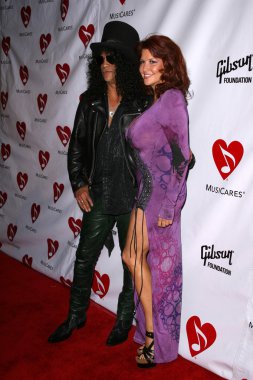 eğik çizgi ve eşi perla