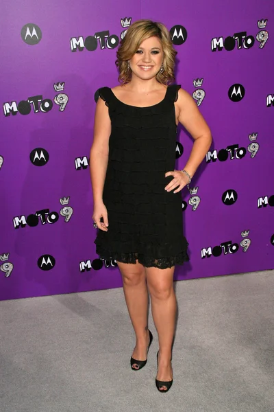 Kelly Clarkson à la fête du 9e anniversaire de Motorola. The Lot, Hollywood, Californie. 11-08-07 — Photo