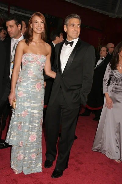 George Clooney e Sarah Larson — Foto Stock