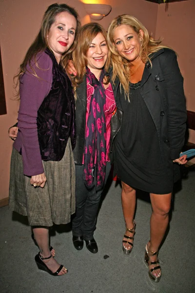 Jenise Blanc avec Mona Lee et Jennifer Blanc — Photo