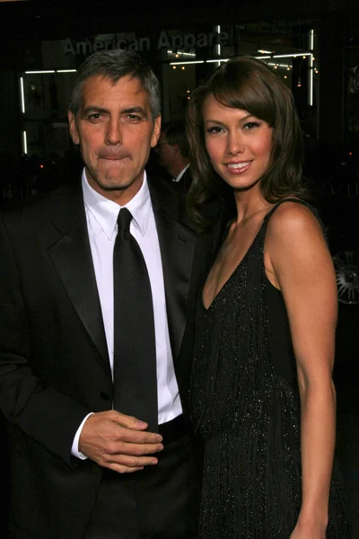 George Clooney et Sarah Larson — Photo