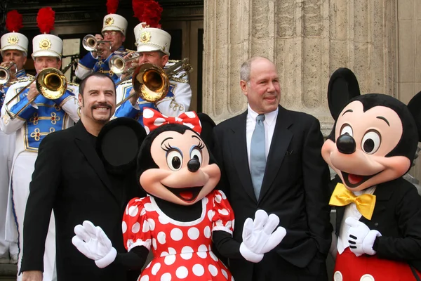 John travolta ve michael d. eisner — Stok fotoğraf