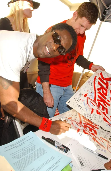 Isaiah Washington at the Writers Guild of America Picket Line in front of Paramount Studios. Hollywood, CA. 12-12-07 — Stock fotografie