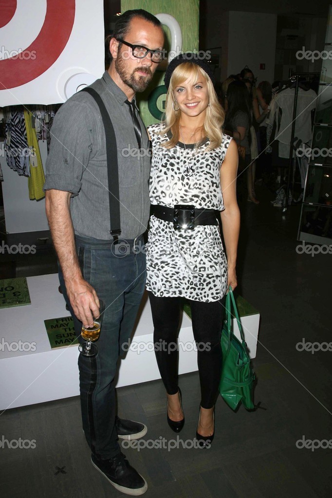 Rogan Gregory and Mena Suvari – Stock Editorial Photo © s_bukley #16014337